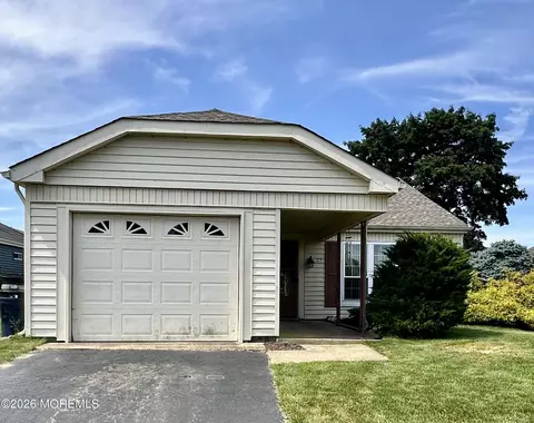 57 Sandhurst St, Manchester, NJ 08759