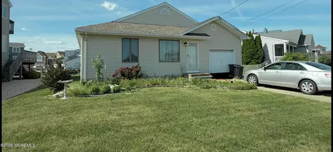 943 Mallard Dr, Lanoka Harbor, NJ 08734