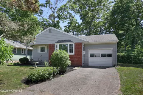 61 Morning Glory Ct, Toms River, NJ 08755