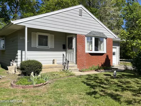 61 Morning Glory Ct, Toms River, NJ 08755