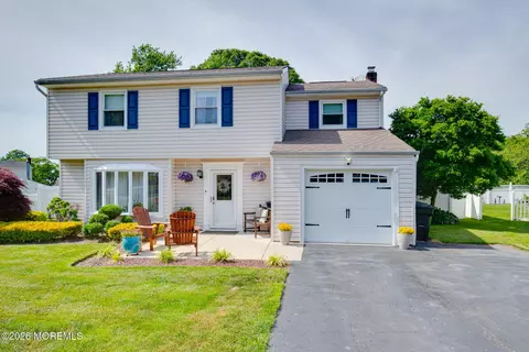 41 Moak Dr, Hazlet, NJ 07730