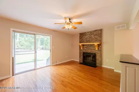 Living - 20 Bittersweet Dr, Jackson, NJ 08527 photo 3 of 4