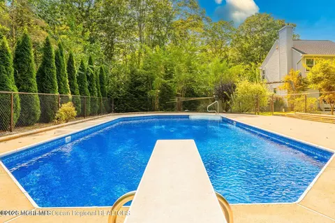 Exterior - 20 Bittersweet Dr, Jackson, NJ 08527 photo 3 of 5