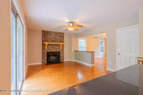 Living - 20 Bittersweet Dr, Jackson, NJ 08527 photo 2 of 4