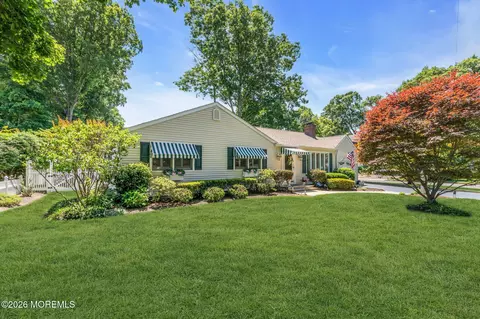 86 Laurel Dr, Fair Haven, NJ 07704