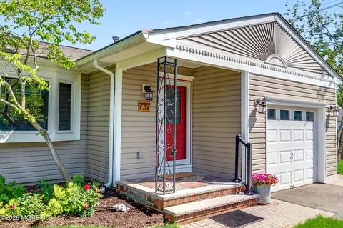 Exterior - 737 Croy Rd, Brick, NJ 08724 photo 4 of 6