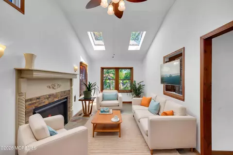 Living - 737 Croy Rd, Brick, NJ 08724 photo 2 of 10