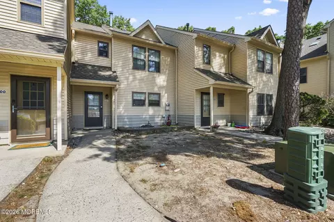 401 Wildflower Ct, Jackson, NJ 08527