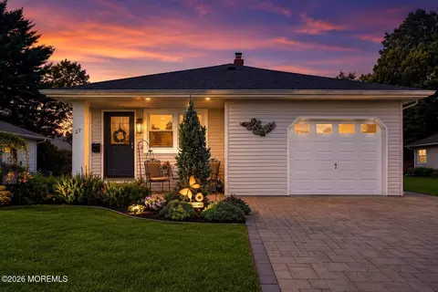 27 Montserrat St, Toms River, NJ 08757