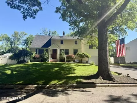 19 Maplewood Dr, Middletown, NJ 07748
