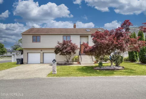 17 Fontainebleau Dr, Brick, NJ 08723