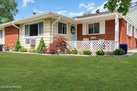 1 A Swallow St, Manchester, NJ 08759