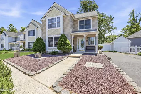 129 Hamlet Ct, Toms River, NJ 08753