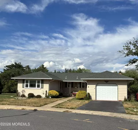 6 Carrazal Ct, Toms River, NJ 08757