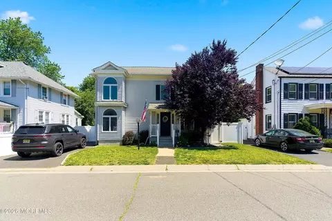 45 Compton St, Belford, NJ 07718