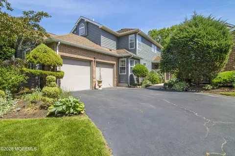 19 Fairway Blvd, Monroe, NJ 08831
