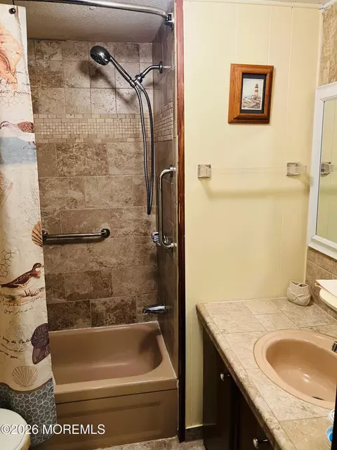 Bath - 7 D Trl, Brick, NJ 08724 photo 1 of 4