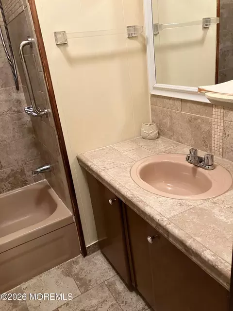 Bath - 7 D Trl, Brick, NJ 08724 photo 4 of 4