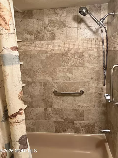 Bath - 7 D Trl, Brick, NJ 08724 photo 2 of 4
