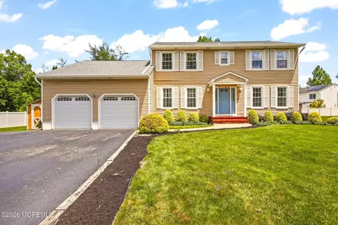 78 Henderson Rd, Kendall Park, NJ 08824