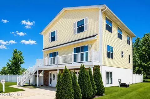 916 2nd St, Union Beach, NJ 07735