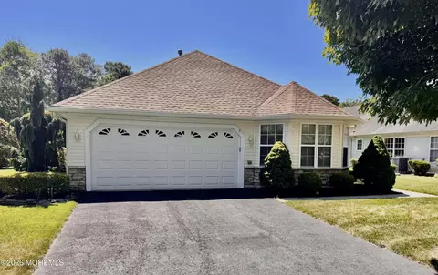 130 Skyline Dr, Lakewood, NJ 08701