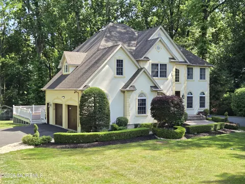 112 Beacon Hill Rd, Morganville, NJ 07751
