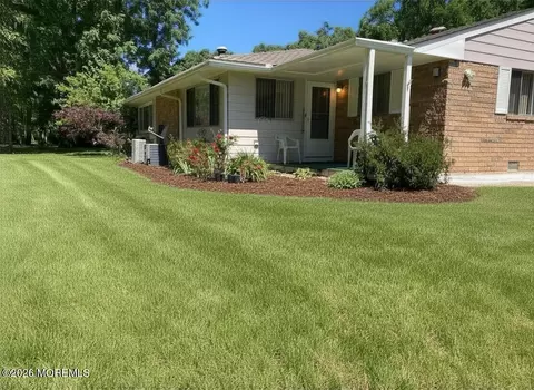 18 C Blue Jay St, Manchester, NJ 08759