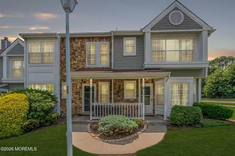2 Stirrup Ct, Tinton Falls, NJ 07753