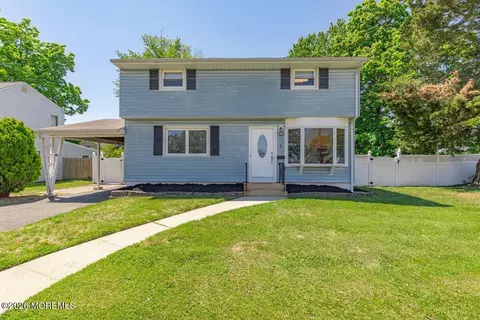 5 Scholer Dr, Union Beach, NJ 07735