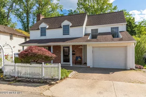 48 Ravine Dr, Matawan, NJ 07747