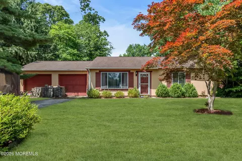 100 Susan Dr, Jackson, NJ 08527