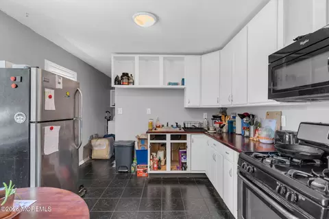 Kitchen - 100 Susan Dr, Jackson, NJ 08527 photo 2 of 2