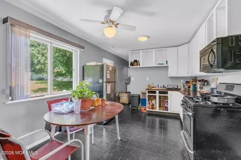 Kitchen - 100 Susan Dr, Jackson, NJ 08527 photo 1 of 2