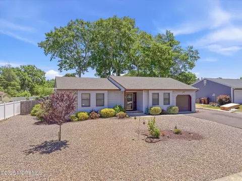 60 Pelican Dr, Bayville, NJ 08721