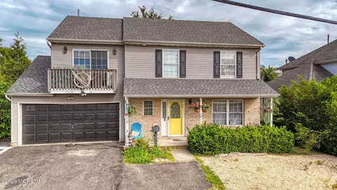 450 Beachway Ave, Keansburg, NJ 07734