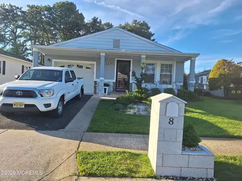 8 Speighstown Pl, Toms River, NJ 08757