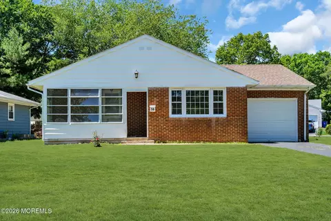 56 Bellflower Ct, Toms River, NJ 08755