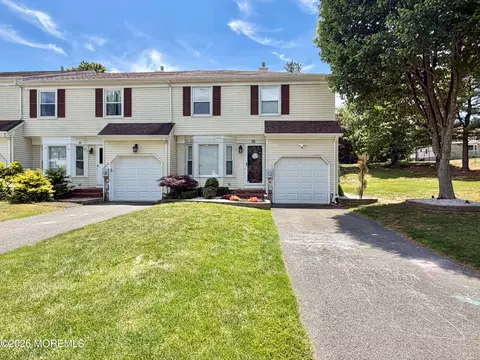 58 Carriage Ln, Englishtown, NJ 07726