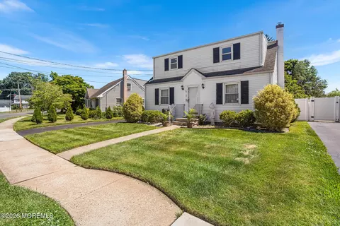 5 Schiverea Ave, Freehold, NJ 07728