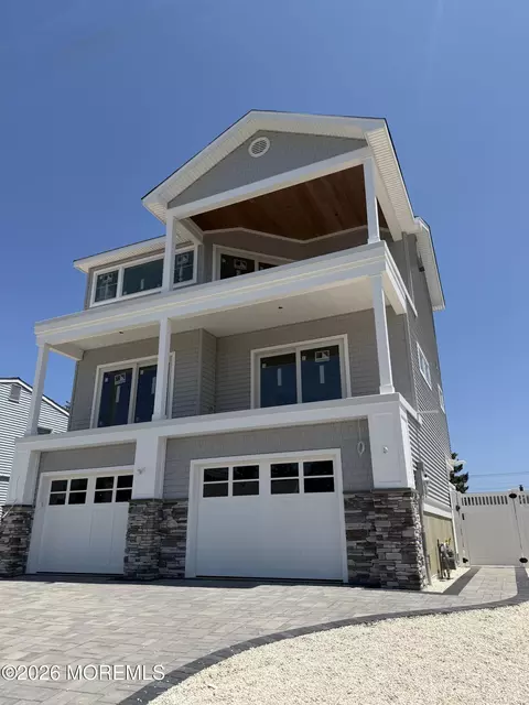 2006 N Central Ave, Surf City, NJ 08008