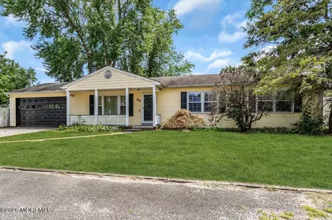 832 Seventh Ave, Toms River, NJ 08757