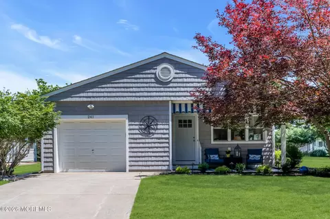 241 Torrey Pines Dr, Toms River, NJ 08757