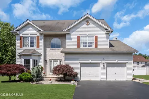 10 Beacon Pl, Old Bridge, NJ 08857