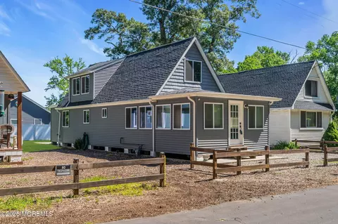 375 E Barnegat Ave, Bayville, NJ 08721