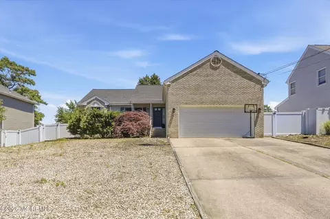 515 Coral Ln, Stafford, NJ 08050