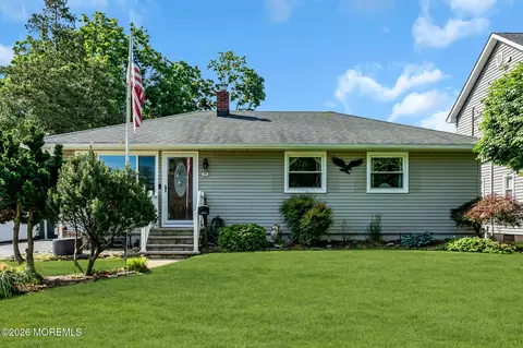 39 Monroe St, Keyport, NJ 07735