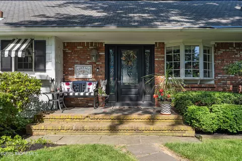 21 N Ward Ave, Rumson, NJ 07760