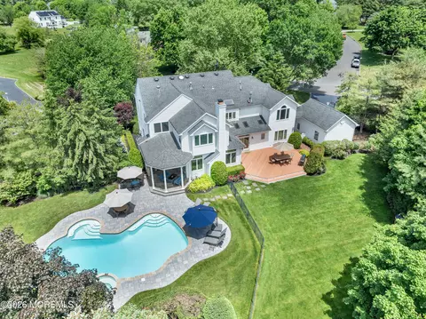2 Falcon Ridge Cir, Holmdel, NJ 07733