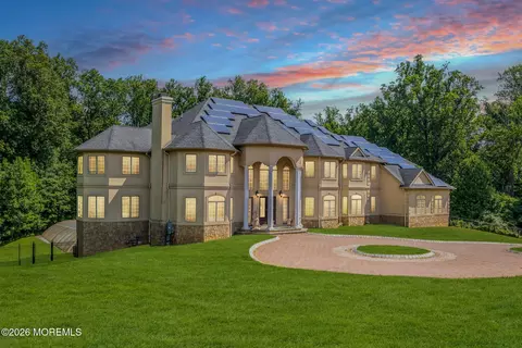 15 Embry Farm Rd, Marlboro, NJ 07746